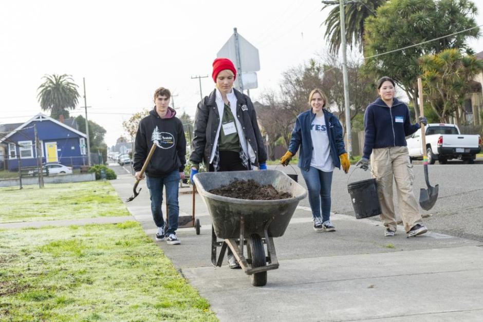 On Monday, Jan. 15, over 90 Cal Poly Humboldt students, staff, and faculty participated in Cal Poly Humboldt’s Youth Educational Service’s Martin Luther King Jr. Day of Service, where they’ll volunteer at local community centers.