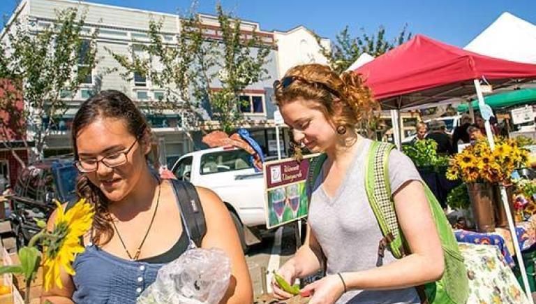 Students at farmers market