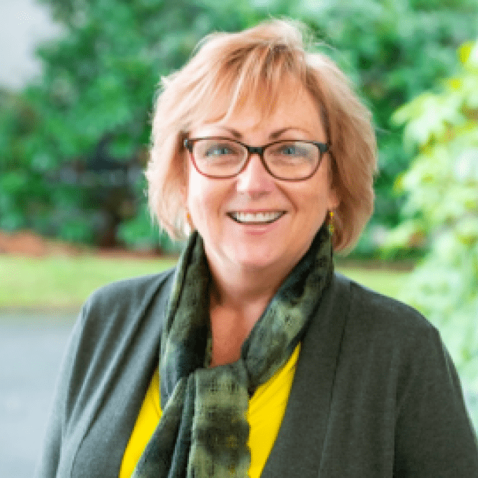 Portrait of Pam Kirschner