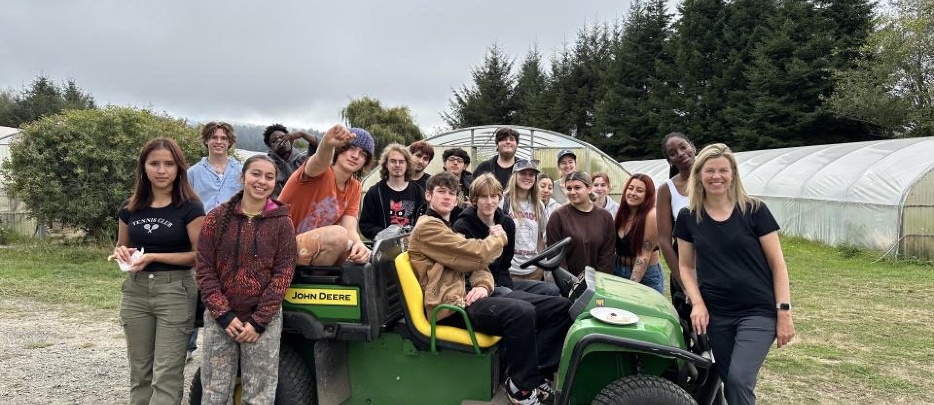 Professor Vizenor and first year students from BA120