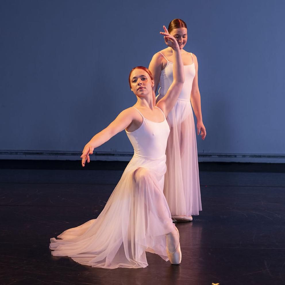 ballet dancers wearing pink