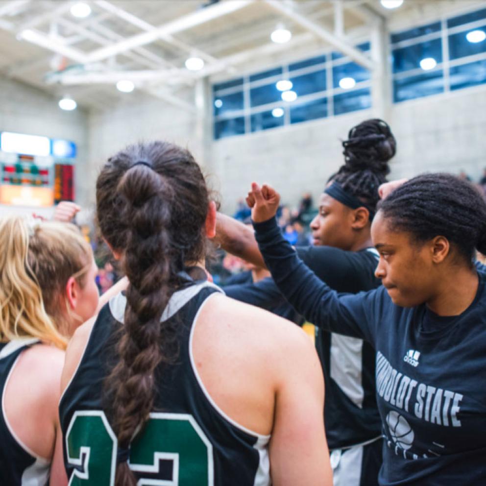Women basketball players cheering eachother