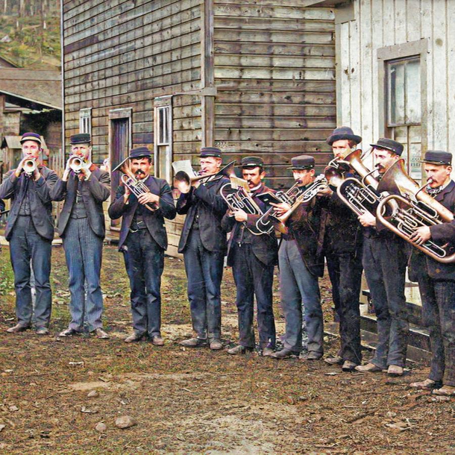 Freshwater Band with horn players