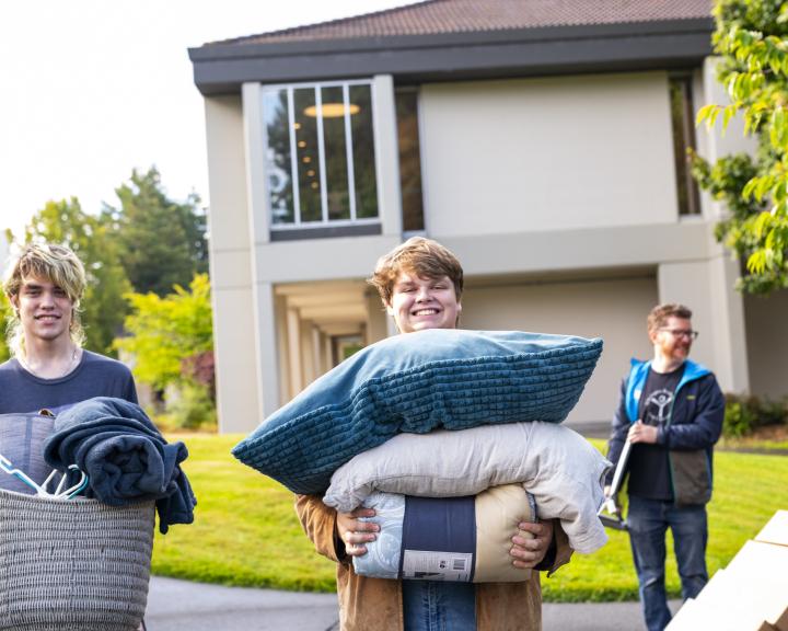 students moving in